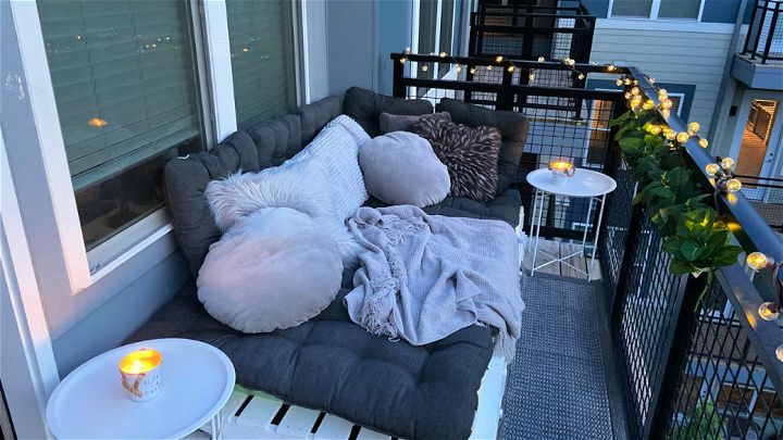 Make a Balcony Pallet Couch