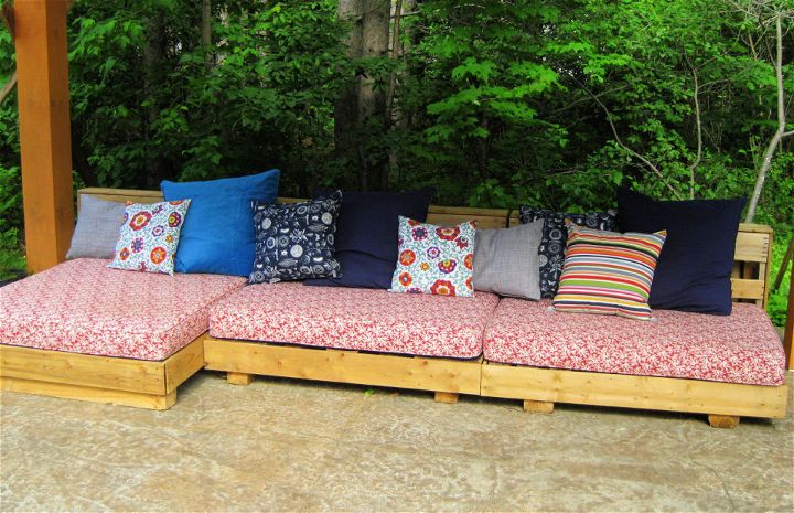 Bohemian Pallet Patio Couch Ideas