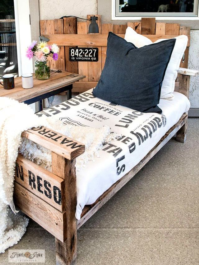 Easy DIY Couch From Wood Pallets