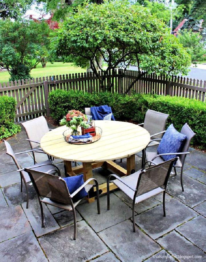  How to Build a Round Outdoor Dining Table