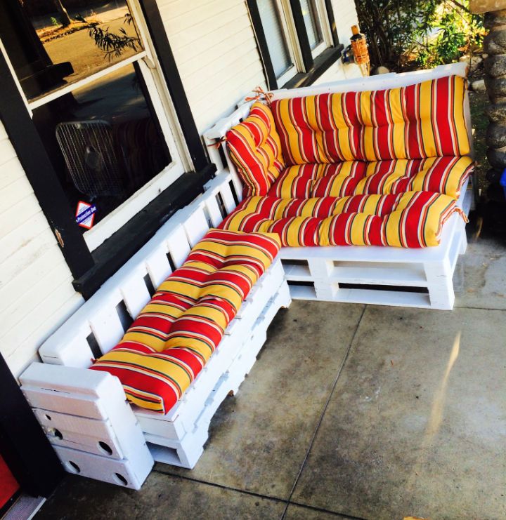 Build Your Own Pallet Couch
