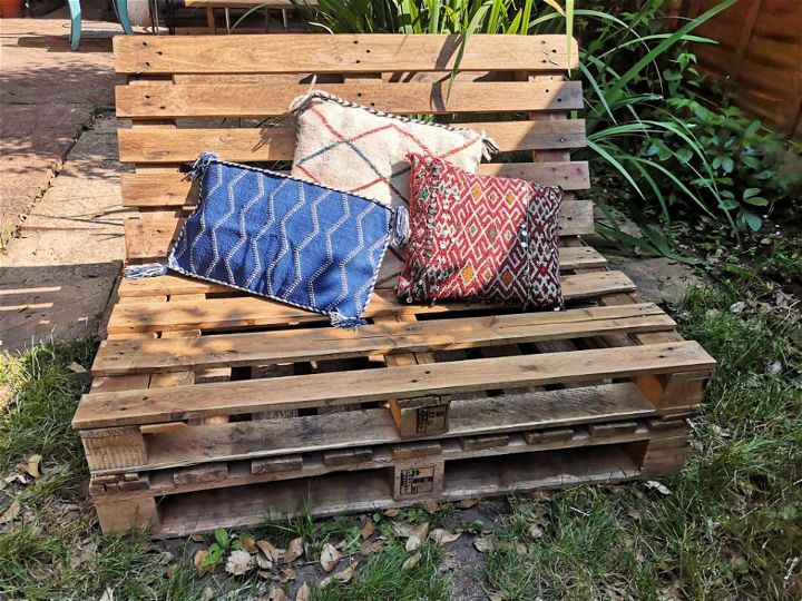 Garden Platform Couch Made From Pallets