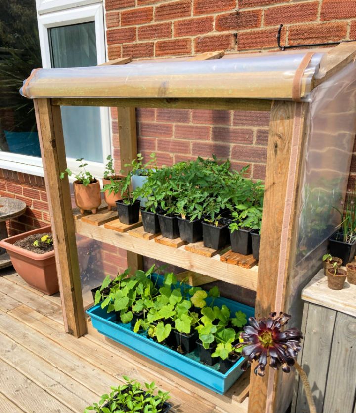 How to Make a Cold Frame From Pallet Wood