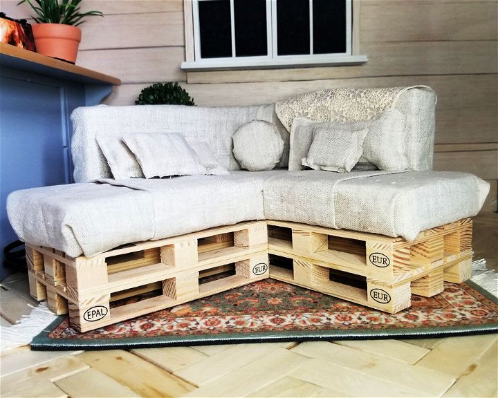 Make Your Own Pallet Couch
