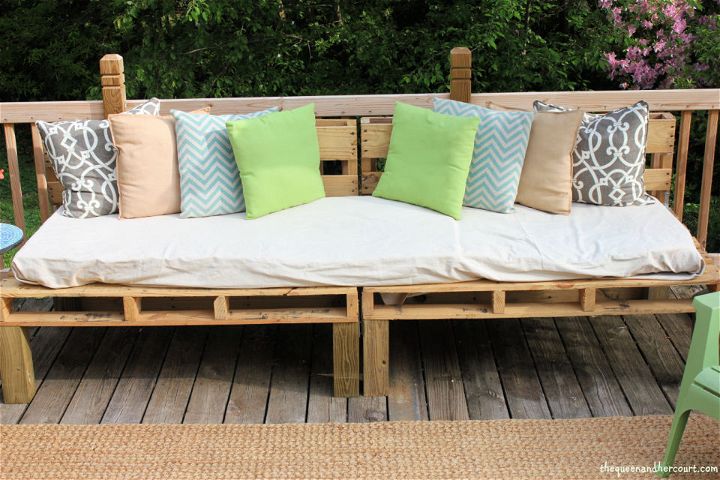 Make Your Own Patio Pallet Wood Sofa