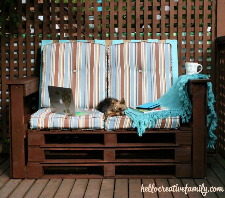 Outdoor Pallet Couch Design