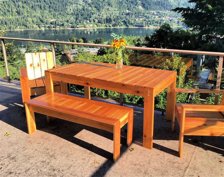 Simple Outdoor Dining Table Tutorial